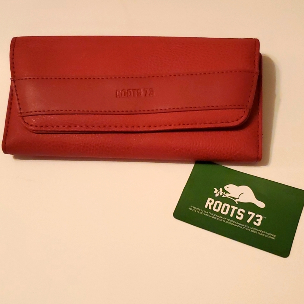 ROOTS 73 clutch wallet. Womens. Red wine. EUC